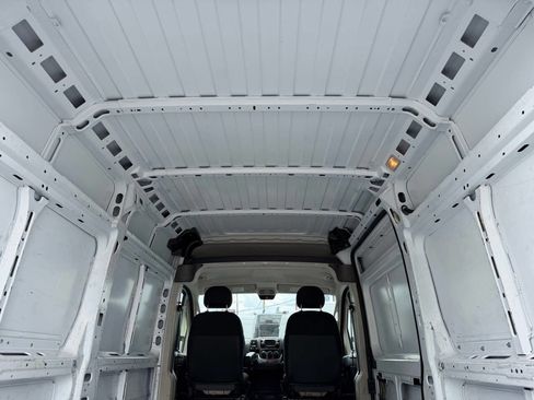 Used 2020 RAM ProMaster 2500 w/ Premium Appearance Group FWD image 17