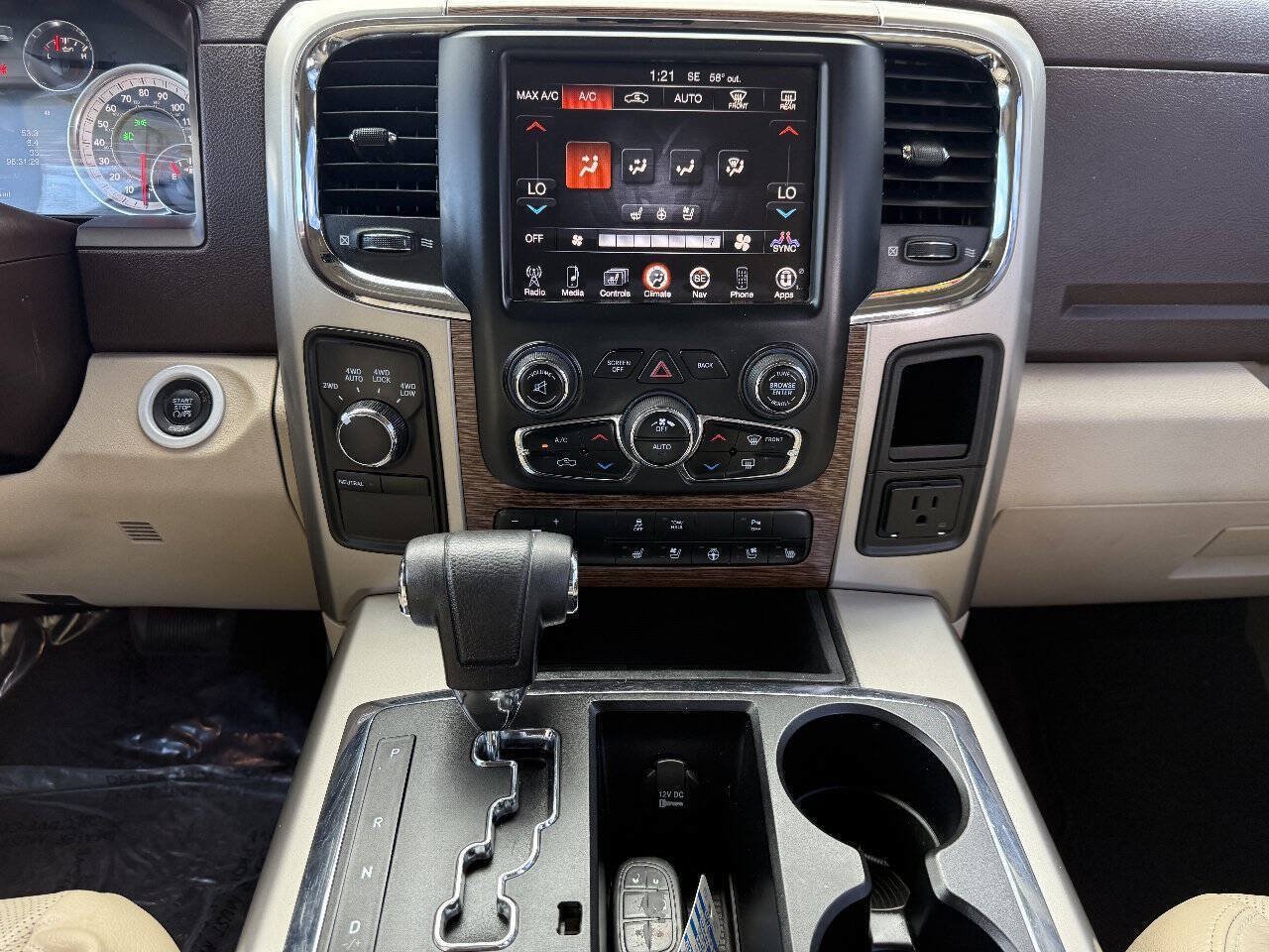 Used 2013 RAM 1500 Laramie w/ Convenience Group AWD/4WD image 10