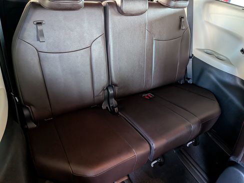 Certified 2023 Toyota Sienna Platinum image 35