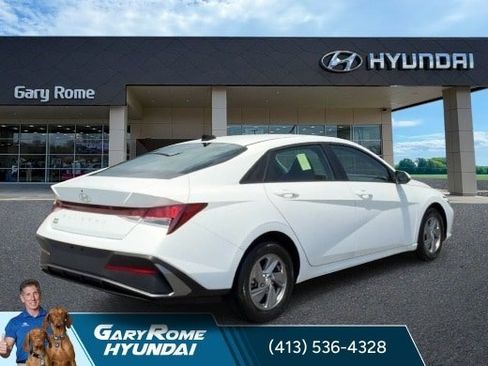 Certified 2025 Hyundai Elantra SE FWD image 8