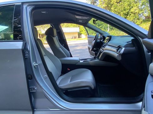 Used 2018 Honda Accord LX image 40