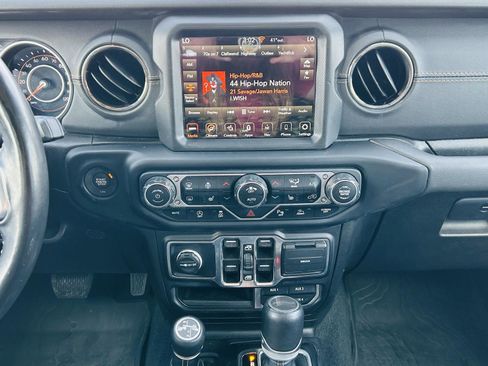 Used 2022 Jeep Gladiator Overland image 19