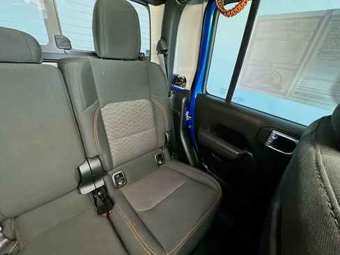Used 2023 Jeep Gladiator Mojave AWD/4WD image 14