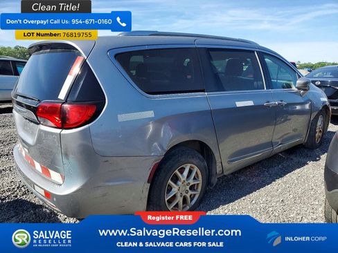 Used 2020 Chrysler Pacifica Touring-L FWD image 4
