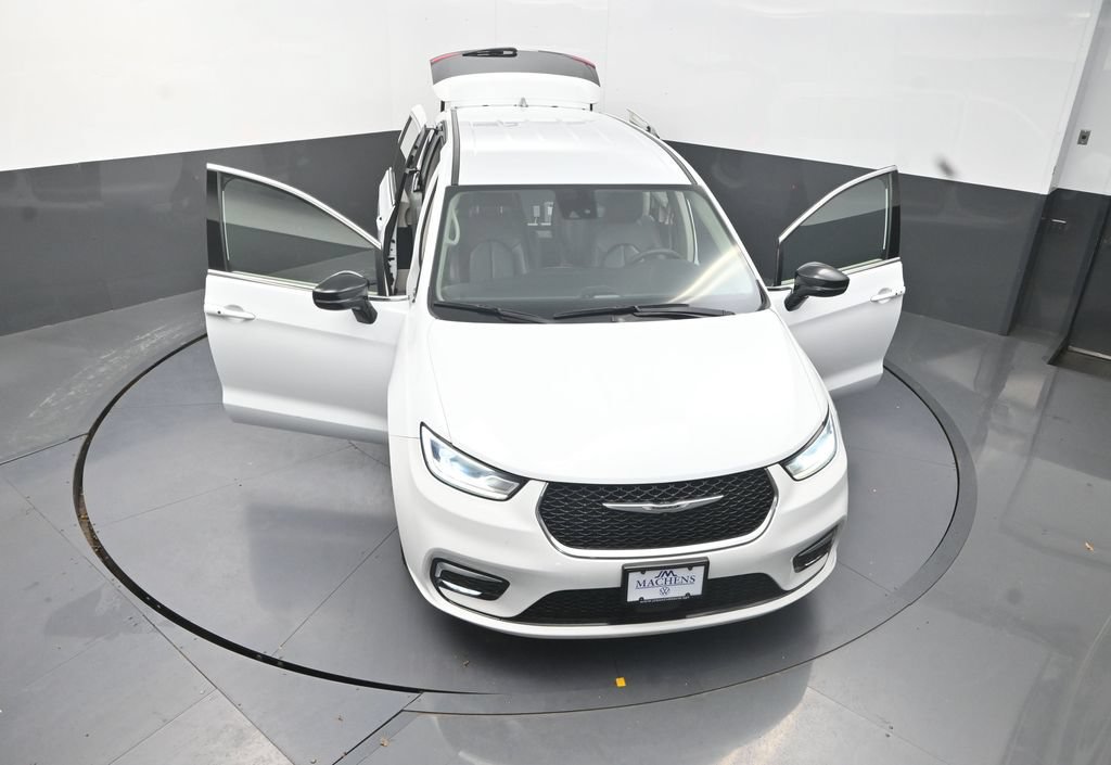 Used 2024 Chrysler Pacifica Limited FWD image 33