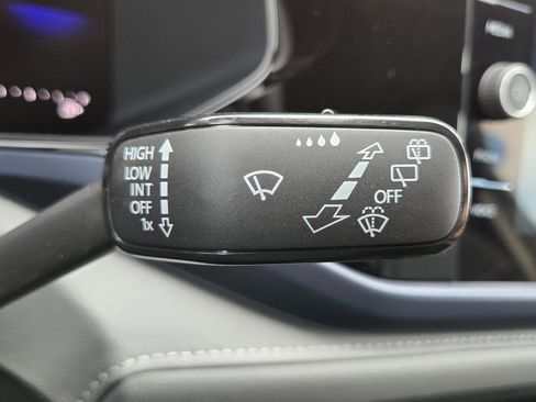 Used 2024 Volkswagen Taos SE image 18