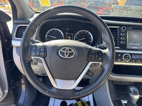 Used 2018 Toyota Highlander XLE image 20