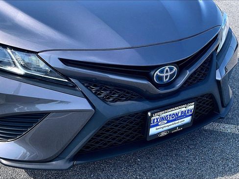 Used 2020 Toyota Camry SE w/ Sunroof Package FWD image 33