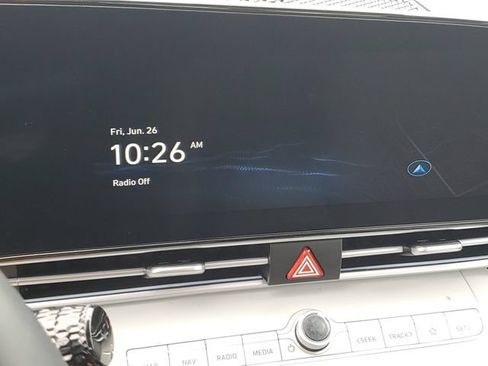 Certified 2025 Hyundai Elantra Limited FWD image 26
