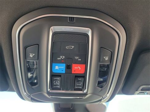 New 2025 Jeep Grand Cherokee Altitude image 28