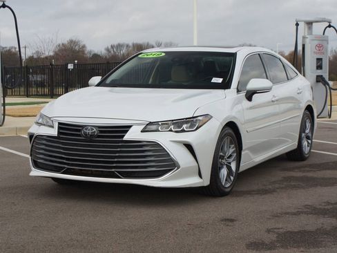 Used 2019 Toyota Avalon XLE image 23