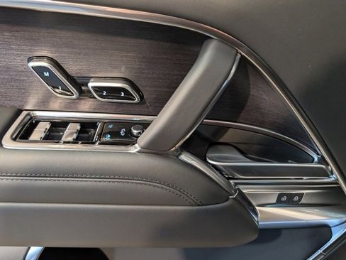 New 2025 Land Rover Range Rover Autobiography image 9