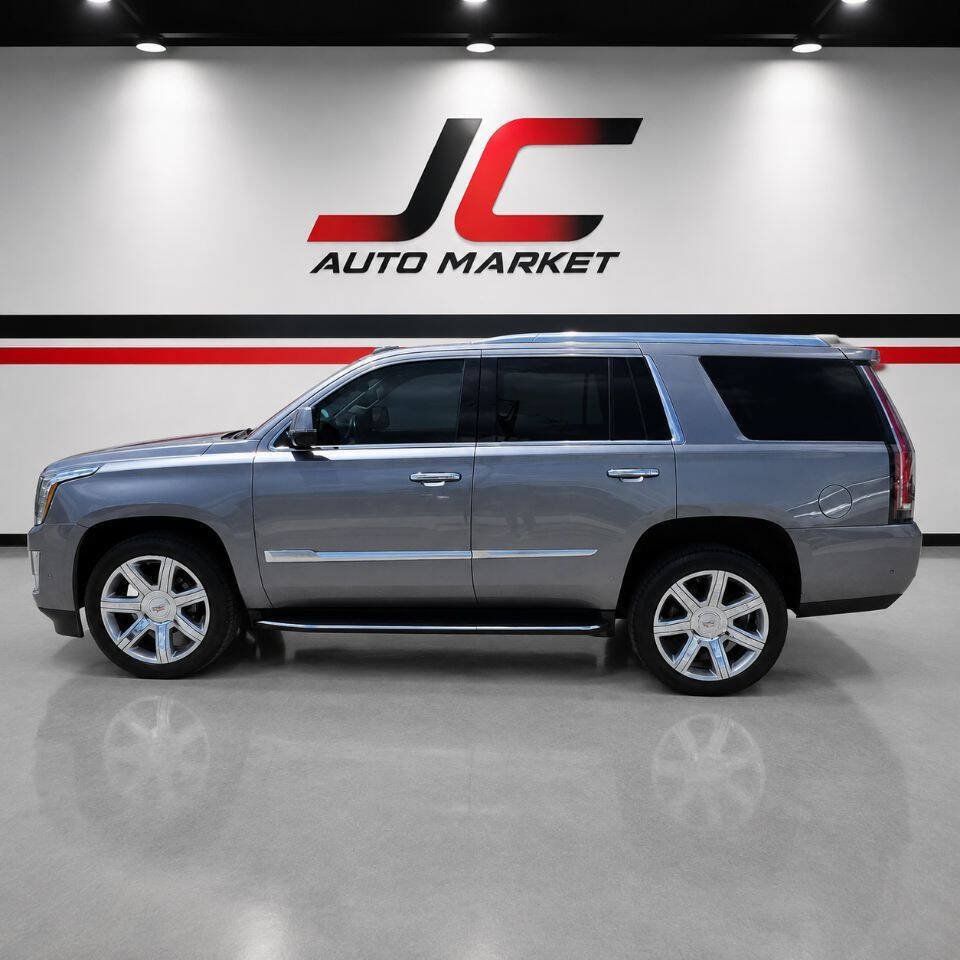 Used 2019 Cadillac Escalade Luxury RWD image 2