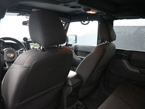 Used 2017 Jeep Wrangler Unlimited Sport w/ Connectivity Group AWD/4WD image 28