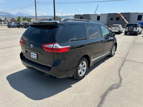 Used 2018 Toyota Sienna LE w/ Protection Package FWD image 7