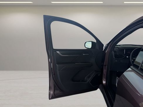 Used 2025 GMC Acadia Elevation image 10