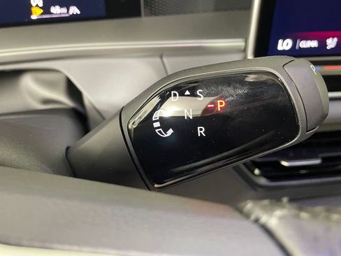 New 2026 Volkswagen Tiguan SE R-Line AWD/4WD image 8