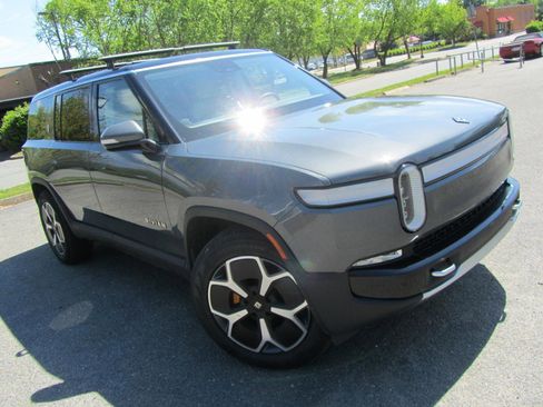Used 2023 Rivian R1S Adventure image 3