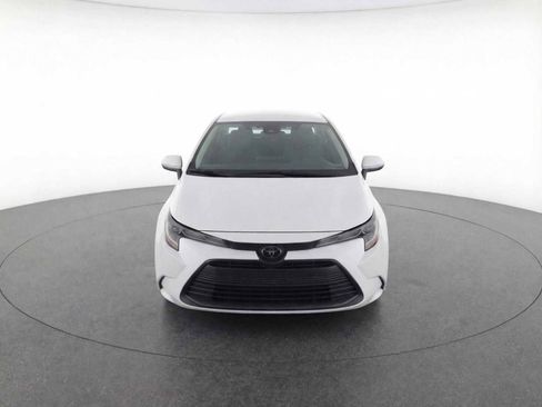 Used 2025 Toyota Corolla LE image 2