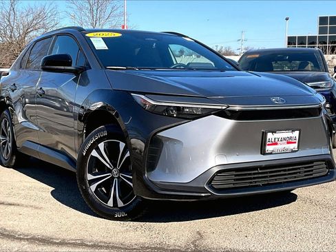 Used 2025 Toyota bZ4X AWD w/ Weather Package image 2