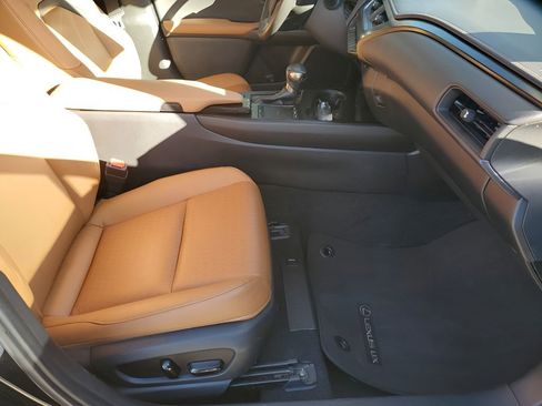 Used 2021 Lexus UX 250h image 16