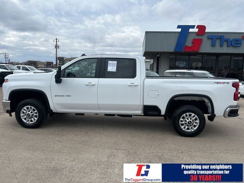 Used 2023 Chevrolet Silverado 2500 LT image 2