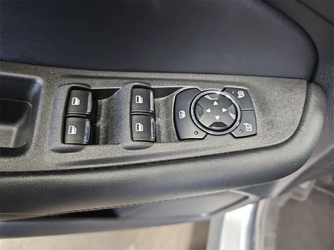 Used 2024 Ford Edge SEL image 25