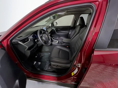 Used 2025 Toyota RAV4 XLE Premium image 15