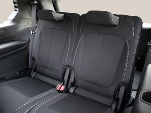 New 2025 Jeep Grand Cherokee L Laredo image 17