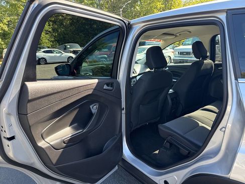 Used 2019 Ford Escape SE image 14