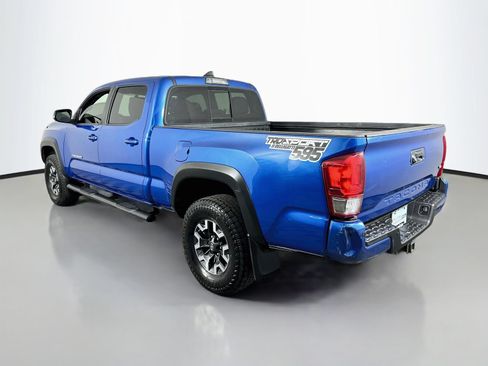 Used 2017 Toyota Tacoma TRD Off-Road w/ Premium & Technology Package AWD/4WD image 6