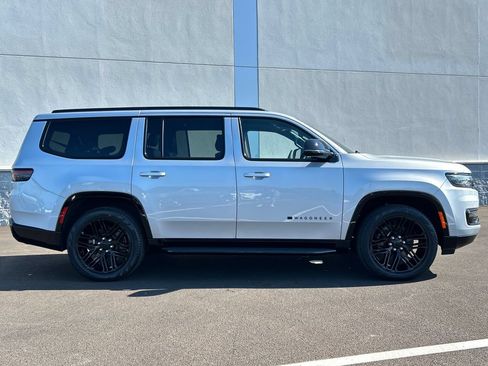 Used 2023 Jeep Wagoneer Series II AWD/4WD image 10