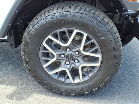 Used 2024 Jeep Wrangler Unlimited Sahara AWD/4WD image 9