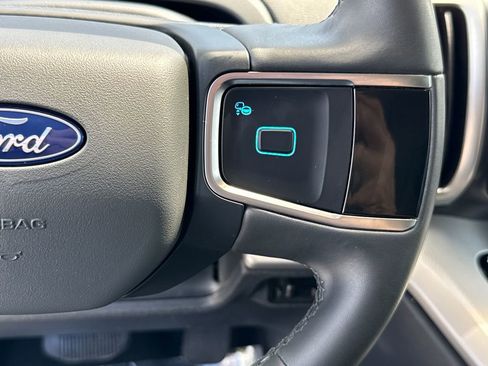 Used 2025 Ford Expedition Active image 16