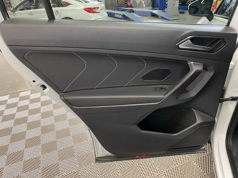 Used 2022 Volkswagen Tiguan SE image 14