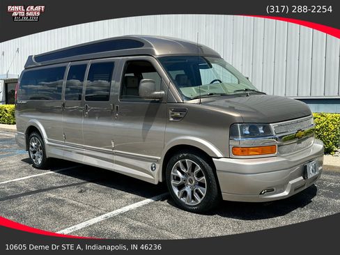 Used 2015 Chevrolet Express 2500 Extended Van 3D image 1