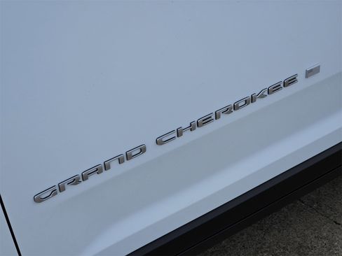 New 2025 Jeep Grand Cherokee L Limited image 11