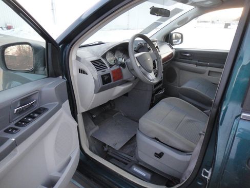 Used 2009 Chrysler Town & Country LX w/ PWR Convenience Group image 13