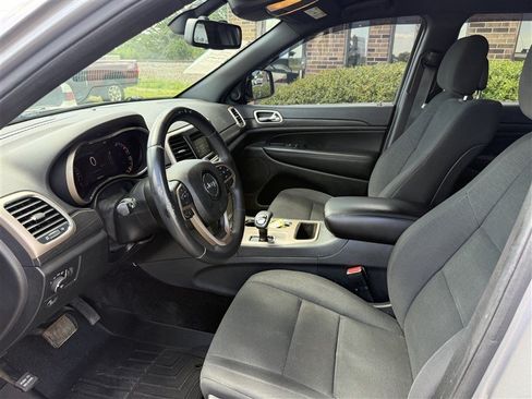 Used 2015 Jeep Grand Cherokee Laredo w/ Quick Order Package 23E AWD/4WD image 5