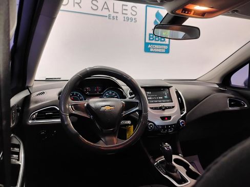 Used 2017 Chevrolet Cruze LS FWD image 55