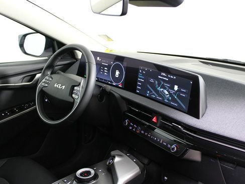 Used 2024 Kia EV6 Light RWD image 9