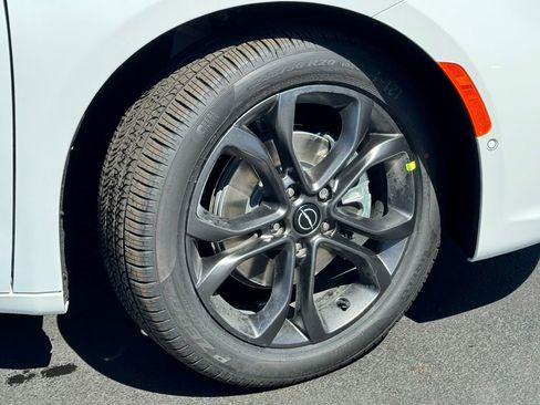 New 2026 Chrysler Pacifica Select image 9