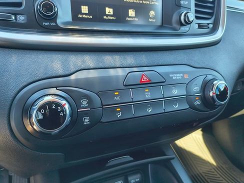Used 2019 Kia Sorento L image 16