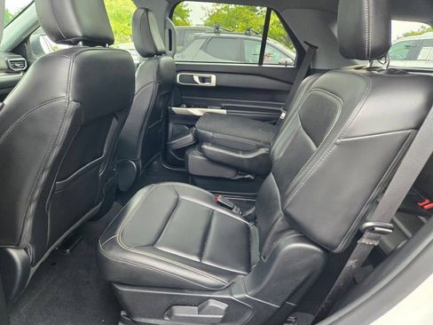 Used 2023 Ford Explorer XLT w/ Equipment Group 202A AWD/4WD image 18