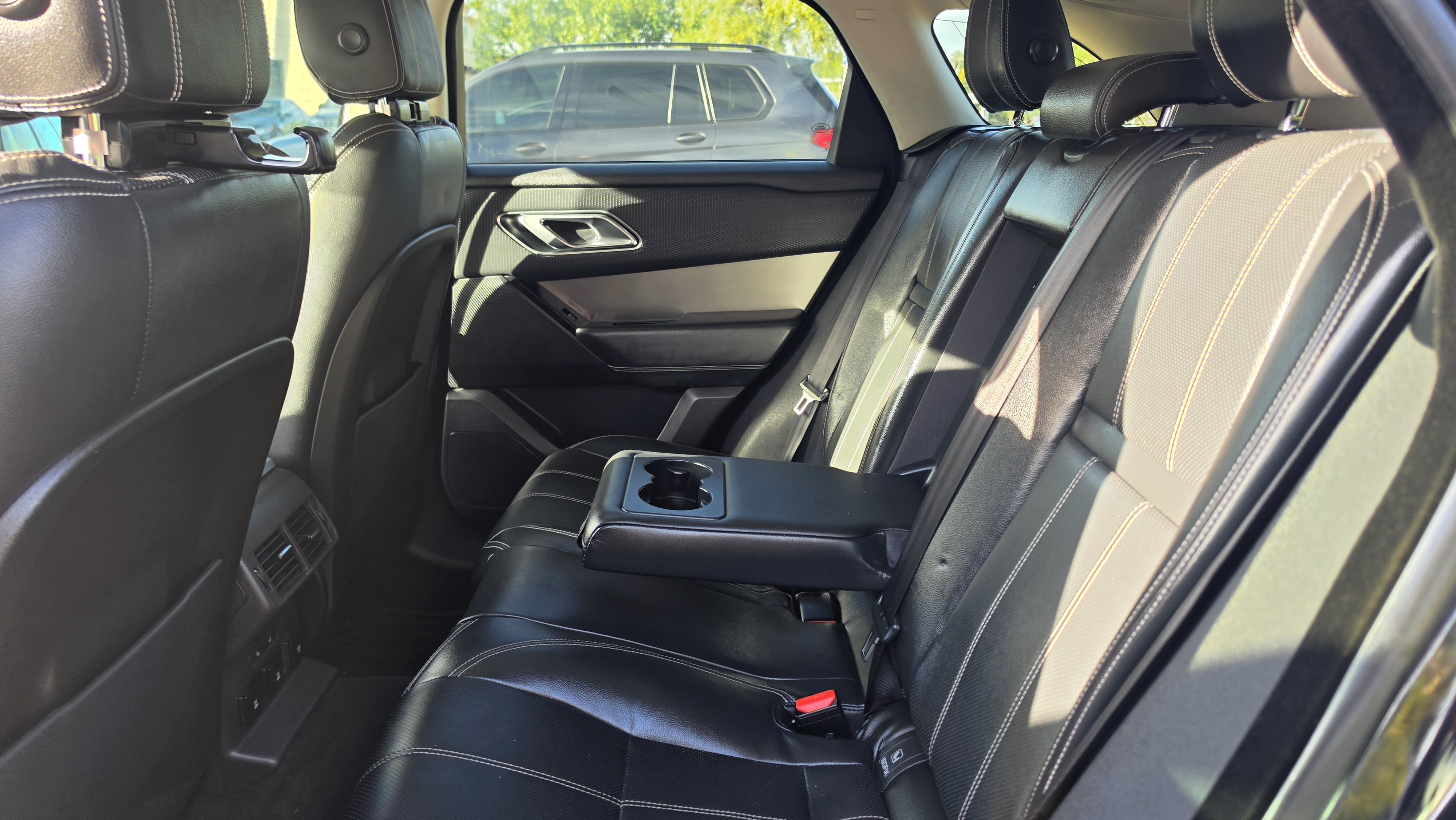 Used 2018 Land Rover Range Rover Velar S AWD/4WD image 21