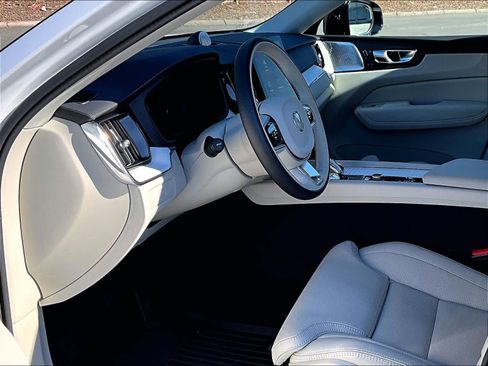 Used 2026 Volvo XC60 B5 Ultra w/ Climate Package image 17