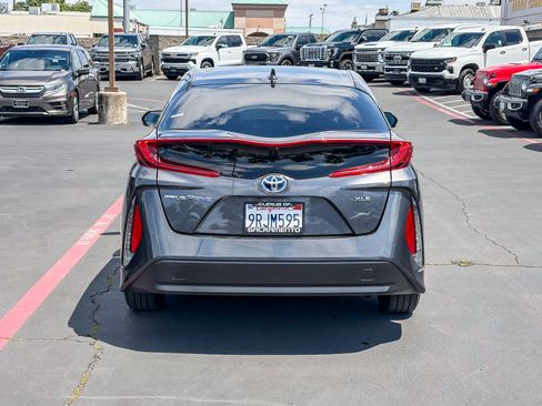Used 2022 Toyota Prius Prime XLE FWD image 3
