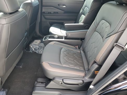 New 2026 Nissan Pathfinder Platinum image 22