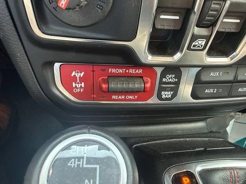 Used 2023 Jeep Gladiator Rubicon w/ Cold Weather Group AWD/4WD image 13