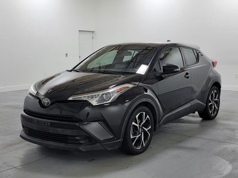 Used 2019 Toyota C-HR XLE FWD image 4